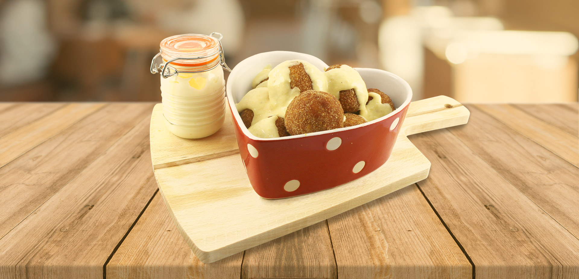Bolitas de flamenquín con salsa de puerro y zanahoria